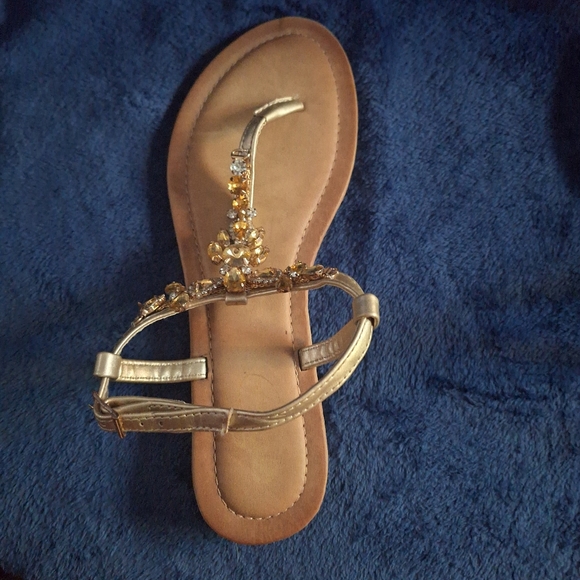 Women's Tan T-Strap Sandals Size 10 - Picture 8 of 11